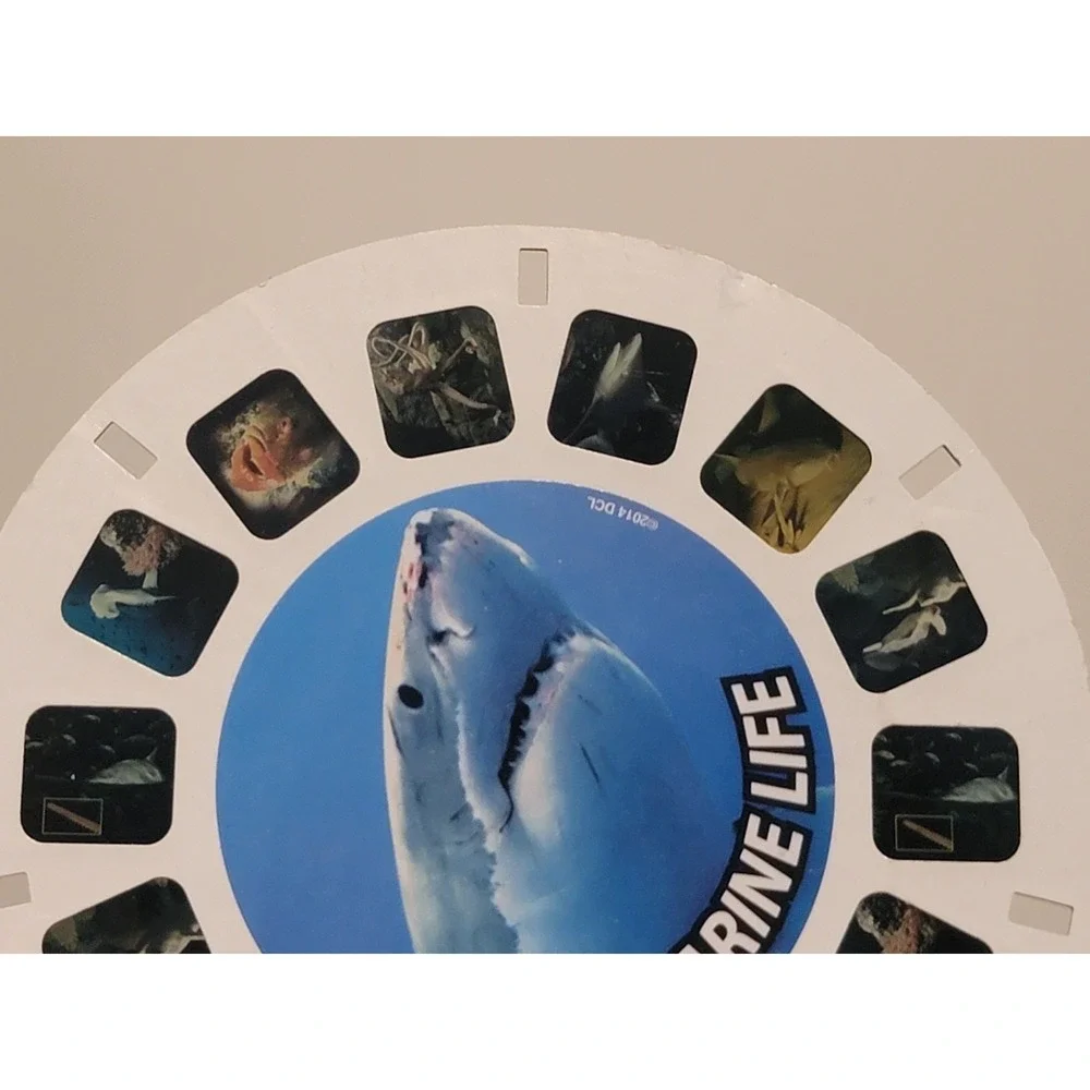 Vintage Classic Red 3D View-Master w/ Marine Life And 2008‎ Mixed Reel